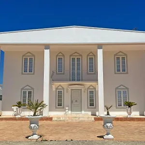 https://villa-falk-fuzeta.hotelaalgarve.com